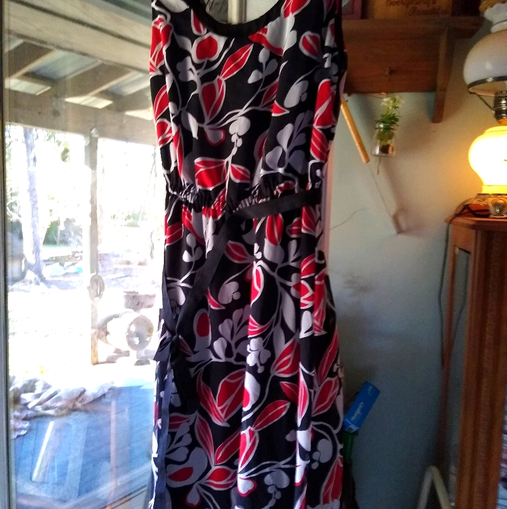 Pretty sleeveless dress sz 14